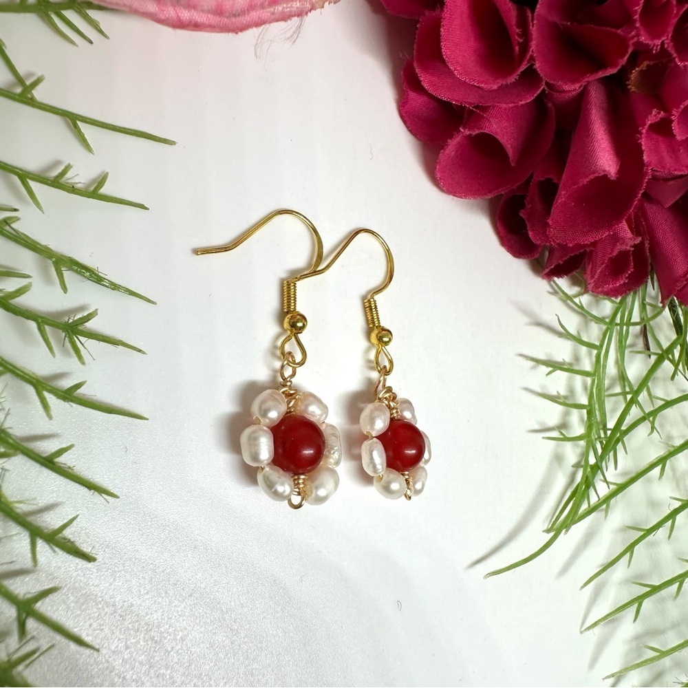 NEW⚜️Red Jade Freshwater Pearl Flower Charm Earrings - Picture 2 of 6